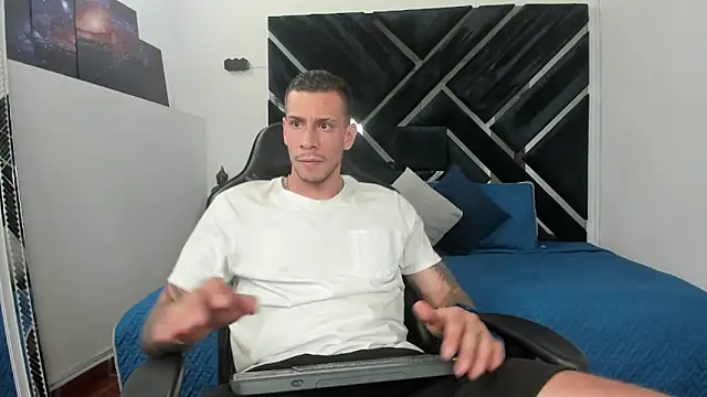 Snapshot of J_king__ chatting on 02/12/26, 09:47 J king online show from 02/12/26, 09:47