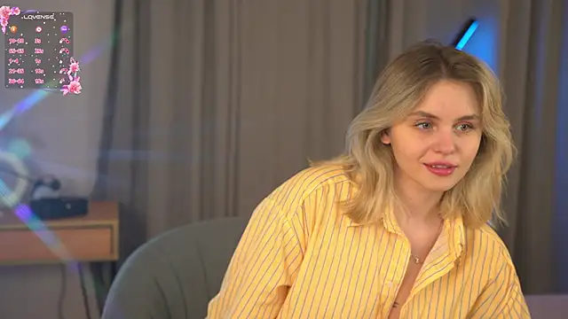 LuneaEvienne online show from 12/19/25, 12:40