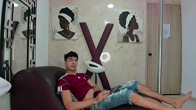 YOUNG GUYS1 online show from 06/02/26, 07:19