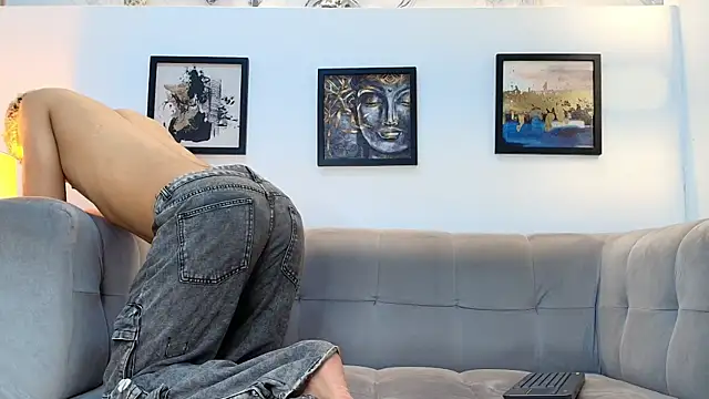 YOUNG GUYS1 online show from 04/23/26, 07:26