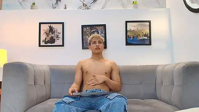 YOUNG GUYS1 online show from 04/21/26, 08:32