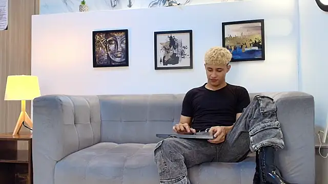 YOUNG GUYS1 online show from 04/08/26, 09:44