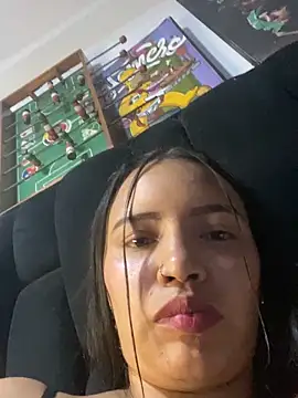 Snapshot of liliymike19 chatting on 12/19/25, 02:15 liliymike19 online show from 12/19/25, 02:15