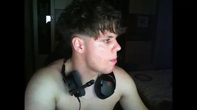 GymGuy0505 online show from 12/17/25, 10:59