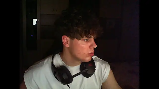 GymGuy0505 online show from 12/14/25, 09:53