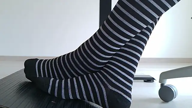 Snapshot of Feetbeth chatting on 05/28/26, 03:51 Feetbeth online show from 05/28/26, 03:51