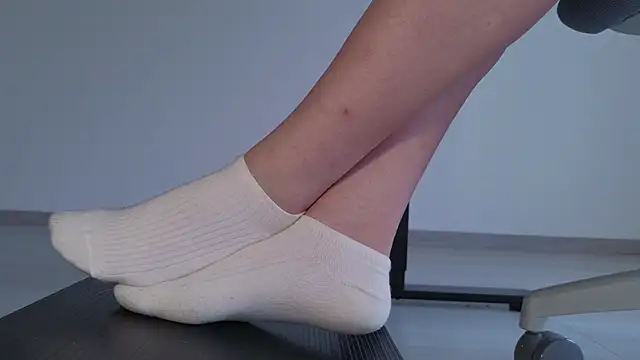 Snapshot of Feetbeth chatting on 06/23/26, 11:03 Feetbeth online show from 06/23/26, 11:03