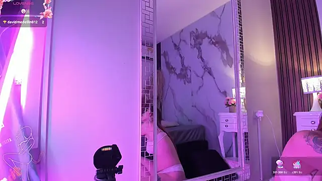 Annyhathatway online show from 04/13/26, 09:19