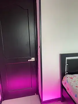 Annyhathatway online show from 12/20/25, 03:37