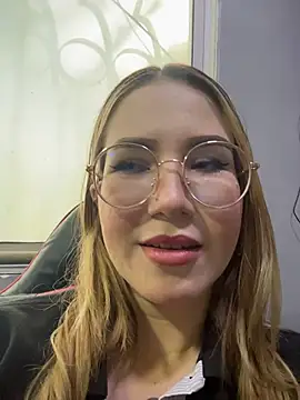 Annyhathatway online show from 04/02/26, 08:26