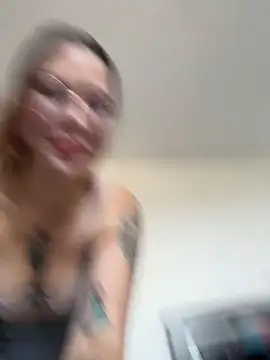 Snapshot of Annyhathatway chatting on 12/17/25, 08:25 Annyhathatway online show from 12/17/25, 08:25