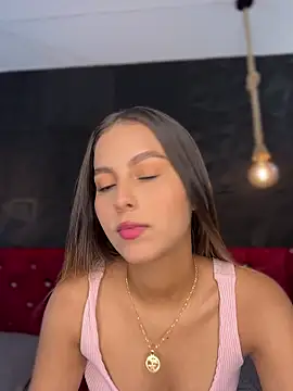 Snapshot of Valeria-escobar chatting on 12/16/25, 01:26 Valeria-escobar online show from 12/16/25, 01:26