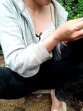 Snapshot of little-effy chatting on 06/09/26, 10:27 little-effy online show from 06/09/26, 10:27