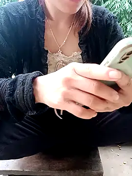 Snapshot of little-effy chatting on 07/15/26, 10:44 little-effy online show from 07/15/26, 10:44