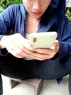 Snapshot of little-effy chatting on 06/08/26, 01:28 little-effy online show from 06/08/26, 01:28