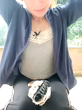 Snapshot of little-effy chatting on 06/21/26, 06:52 little-effy online show from 06/21/26, 06:52