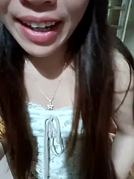 Snapshot of little-effy chatting on 06/27/26, 12:05 little-effy online show from 06/27/26, 12:05