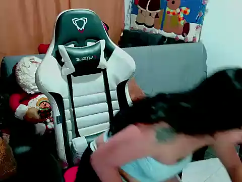 Snapshot of milk_hot_mafe chatting on 12/19/25, 03:54 milk hot mafe online show from 12/19/25, 03:54