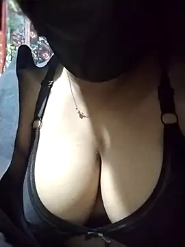 nosrat014 online show from 12/17/25, 06:35