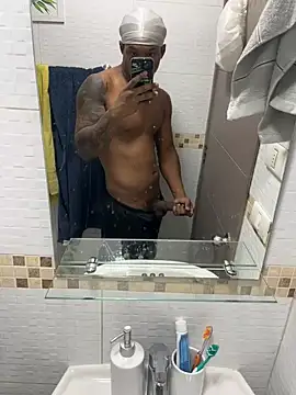 Snapshot of Comeonmyhouse22cm chatting on 02/13/26, 07:47 Comeonmyhouse22cm online show from 02/13/26, 07:47