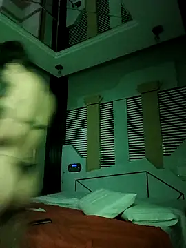 Snapshot of TheQuin30 chatting on 12/19/25, 04:16 TheQuin30 online show from 12/19/25, 04:16