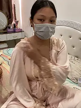 Snapshot of Helenshow68 chatting on 12/17/25, 06:40 Helenshow68 online show from 12/17/25, 06:40