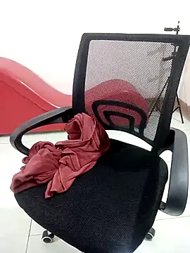 Snapshot of Tr-Lan chatting on 12/16/25, 12:37 Tr-Lan online show from 12/16/25, 12:37