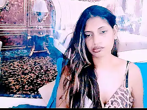 Snapshot of IndianHunnie69 chatting on 12/17/25, 05:56 IndianHunnie69 online show from 12/17/25, 05:56