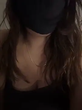 Snapshot of butterflyslay chatting on 12/15/25, 07:47 butterflyslay online show from 12/15/25, 07:47