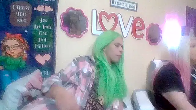 DanielleRavyyn online show from 05/04/26, 02:09