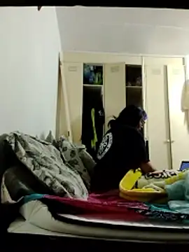 Snapshot of shadowofpleasure chatting on 12/15/25, 11:05 shadowofpleasure online show from 12/15/25, 11:05