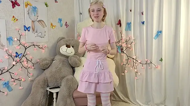 ViollaBloom online show from 12/23/25, 02:55