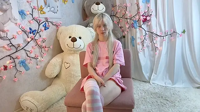 ViollaBloom online show from 01/13/26, 01:31