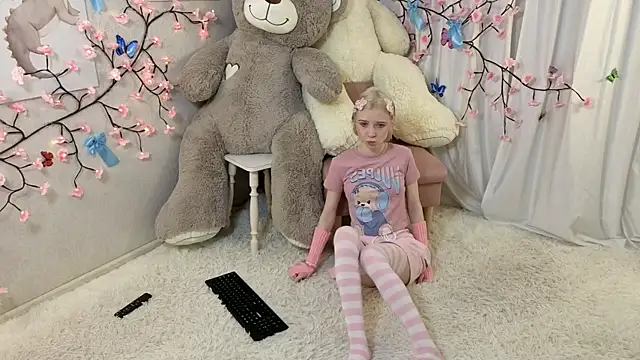 ViollaBloom online show from 12/22/25, 02:44