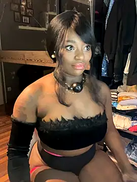 Snapshot of Hotkaylaaaaa chatting on 12/17/25, 11:43 Hotkaylaaaaa online show from 12/17/25, 11:43