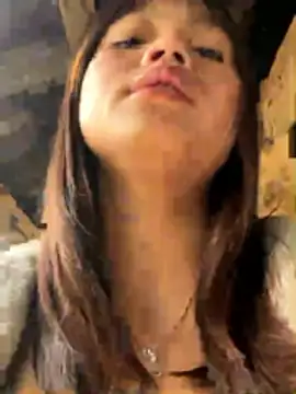 Snapshot of _3girl_ chatting on 12/17/25, 02:16 3girl online show from 12/17/25, 02:16