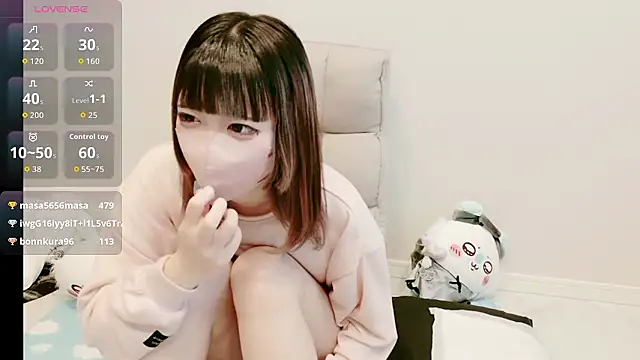 Snapshot of momo_2323 chatting on 12/13/25, 11:22 momo 2323 online show from 12/13/25, 11:22