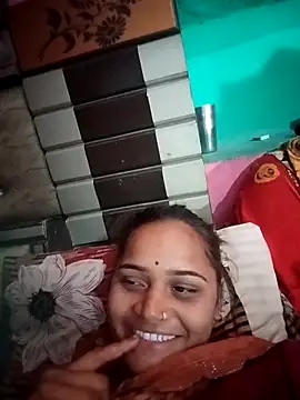 Snapshot of Aaisha_01 chatting on 12/17/25, 08:52 Aaisha 01 online show from 12/17/25, 08:52