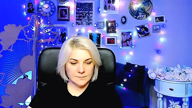 EvaEvals online show from 12/17/25, 08:08