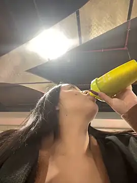 Snapshot of Bright-Flash chatting on 12/17/25, 12:32 Bright-Flash online show from 12/17/25, 12:32