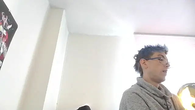 Snapshot of AskAveryAnything chatting on 12/17/25, 04:12 AskAveryAnything online show from 12/17/25, 04:12