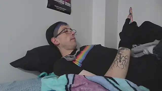 Snapshot of AskAveryAnything chatting on 12/19/25, 02:15 AskAveryAnything online show from 12/19/25, 02:15