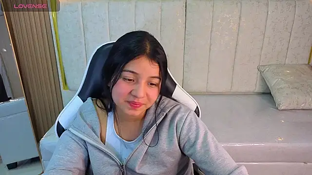 Sofi Adams Tx online show from 12/17/25, 01:38