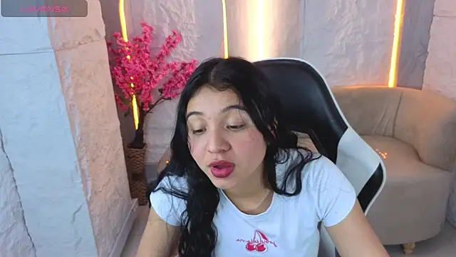 Sofi Adams Tx online show from 12/18/25, 01:15