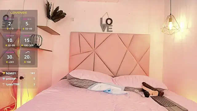 emily burton18 online show from 04/25/26, 01:41