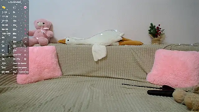 Snapshot of Vero_VibeCharm chatting on 12/14/25, 08:31 Vero VibeCharm online show from 12/14/25, 08:31