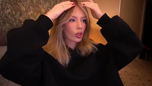 MollyyMayy online show from 05/15/26, 01:36