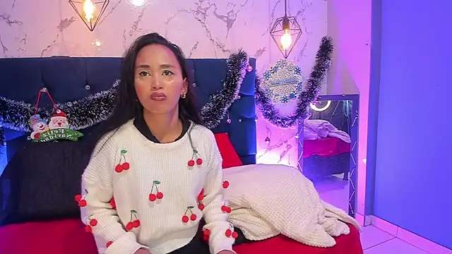 Snapshot of Seleny_fitness1 chatting on 12/15/25, 11:16 Seleny fitness1 online show from 12/15/25, 11:16