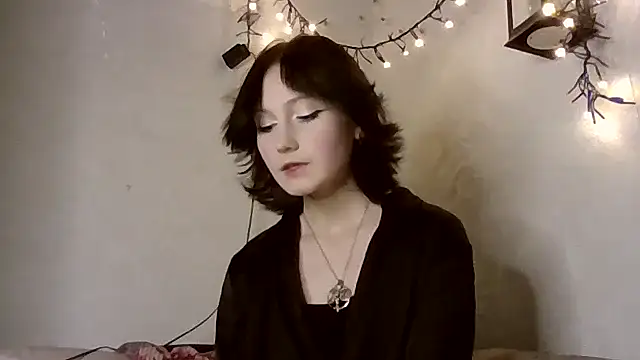 Snapshot of glissada chatting on 12/15/25, 06:03 glissada online show from 12/15/25, 06:03
