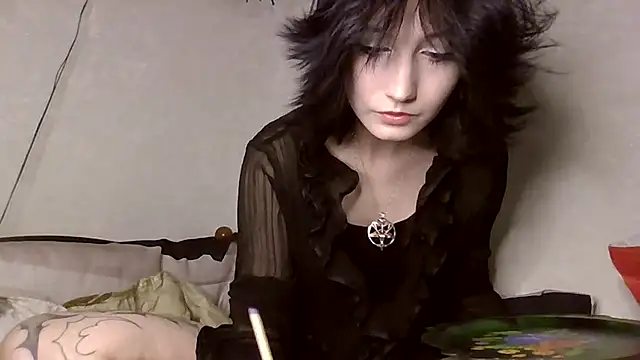 Snapshot of glissada chatting on 12/19/25, 06:43 glissada online show from 12/19/25, 06:43